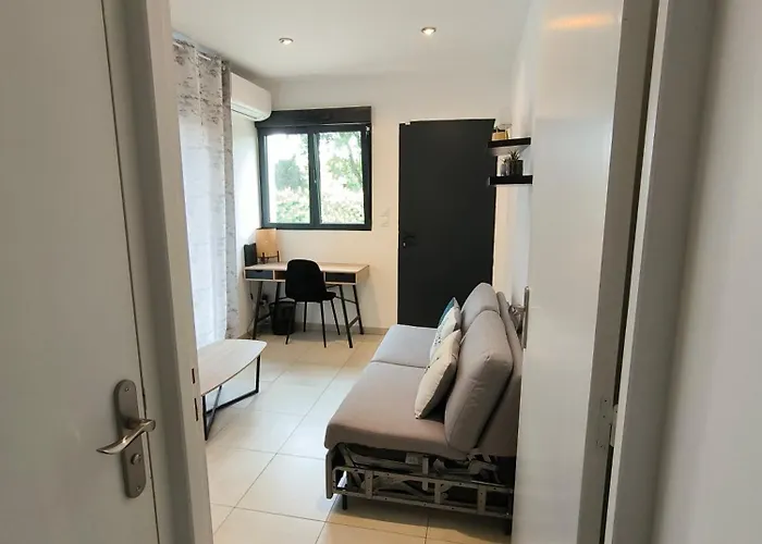 Maisonnette Avec Jardin * 科洛米耶